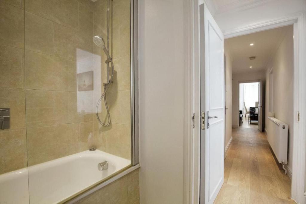 Lovely Kensington Flat ลอนดอน ภายนอก รูปภาพ