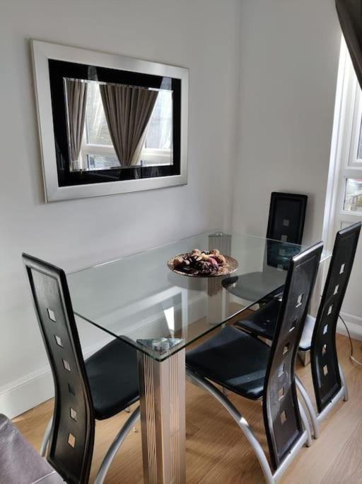 Lovely Kensington Flat ลอนดอน ภายนอก รูปภาพ